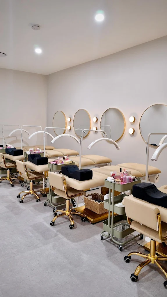 The lash lounge
